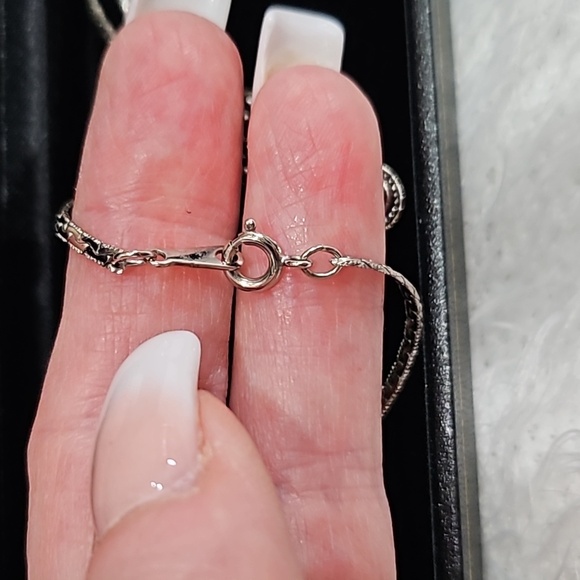 Elegant Choker Pendant - Picture 4 of 5